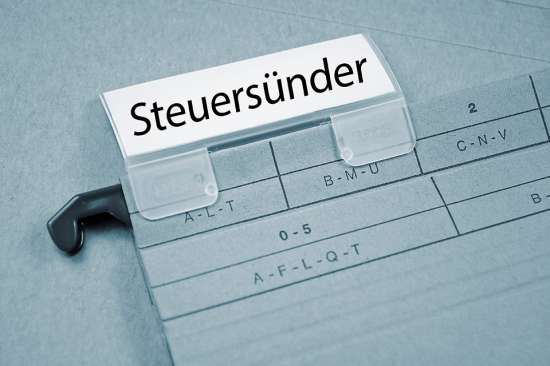 Foto: Akte mit Aufschrift Steuersünder